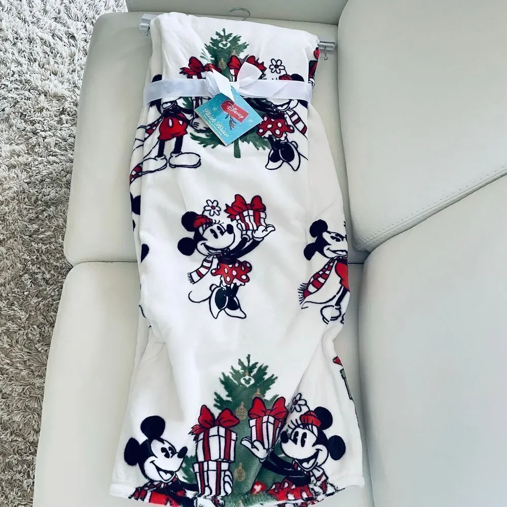 NWT Disney Christmas Mickey & Minnie Mouse 70”x50” Christmas Plush Throw Blanket